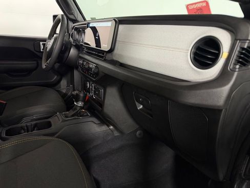 Used 2024 Jeep Wrangler Unlimited w/ Convenience Group image 30