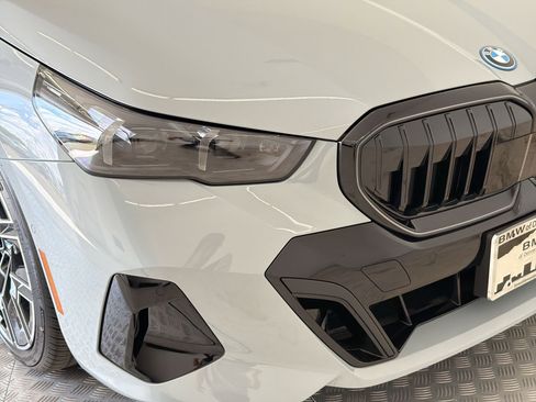 New 2026 BMW i5 eDrive40 w/ M Sport Package AWD/4WD image 11