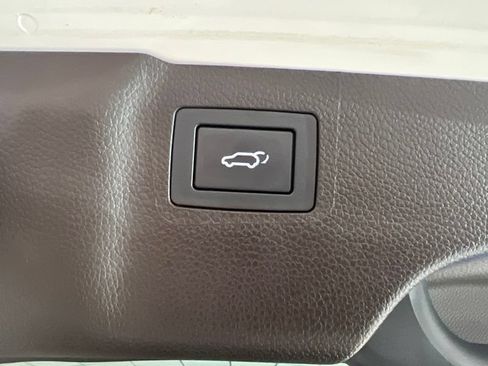 Used 2016 Hyundai Santa Fe Limited w/ Option Group 04 AWD/4WD image 9