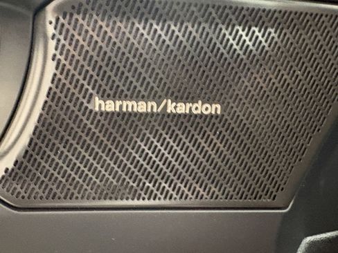 Used 2023 Volvo C40 P8 Recharge Ultimate image 19