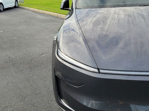 Used 2026 Tesla Model Y Long Range AWD/4WD image 4