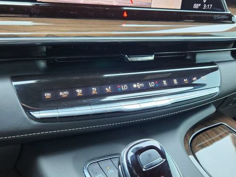Used 2024 Cadillac Escalade Sport Platinum w/ LPO, ONYX Package AWD/4WD image 17