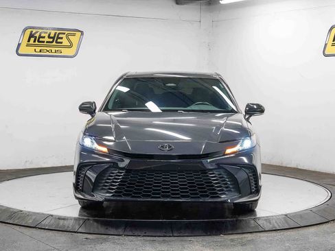 Used 2025 Toyota Camry SE FWD image 6