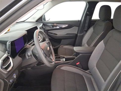 Used 2025 Chevrolet TrailBlazer LT image 12