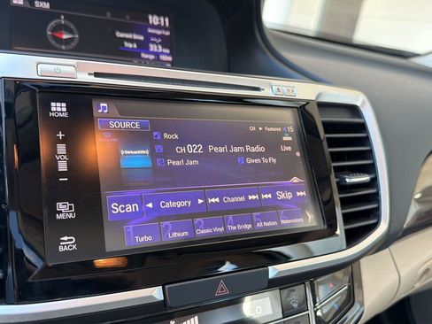 Used 2017 Honda Accord EX-L image 24