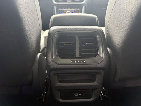 Certified 2025 Volkswagen Taos SEL AWD/4WD image 8