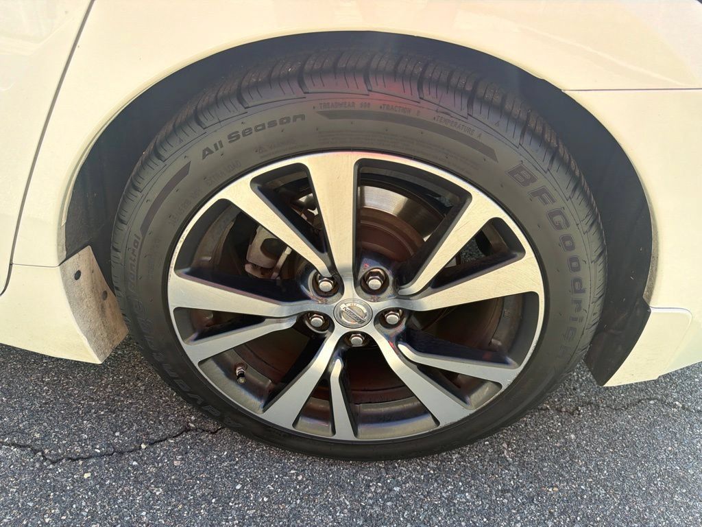Used 2017 Nissan Maxima Platinum FWD image 11