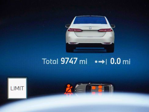 Certified 2025 BMW 530i xDrive w/ Premium Package image 21