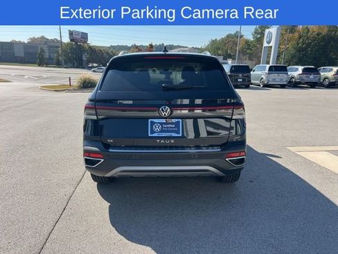 Certified 2025 Volkswagen Taos SE image 8