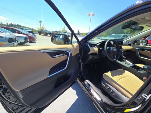 Used 2025 Toyota RAV4 Limited AWD/4WD image 20