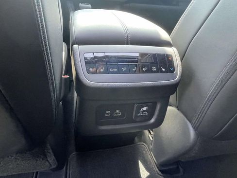 Used 2024 Nissan Pathfinder Platinum image 13