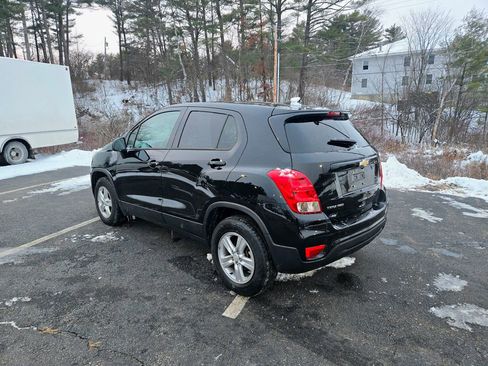 Used 2022 Chevrolet Trax LS w/ Tint and Cruise Package image 7
