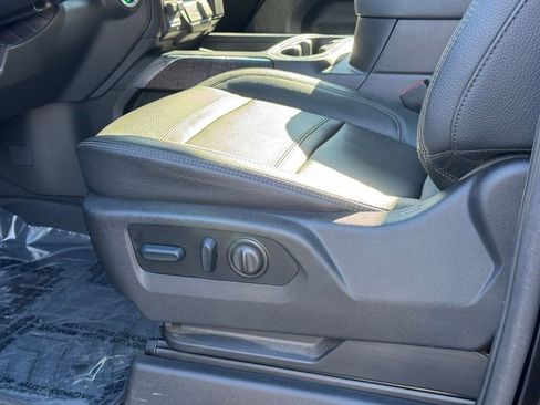 Used 2022 GMC Sierra 2500 Denali w/ Denali Black Diamond Edition image 19
