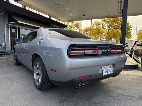 Used 2015 Dodge Challenger SXT w/ Driver Convenience Group image 8
