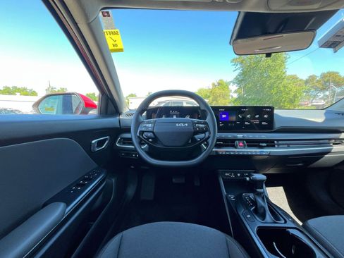 Used 2025 Kia K4 LXS image 30