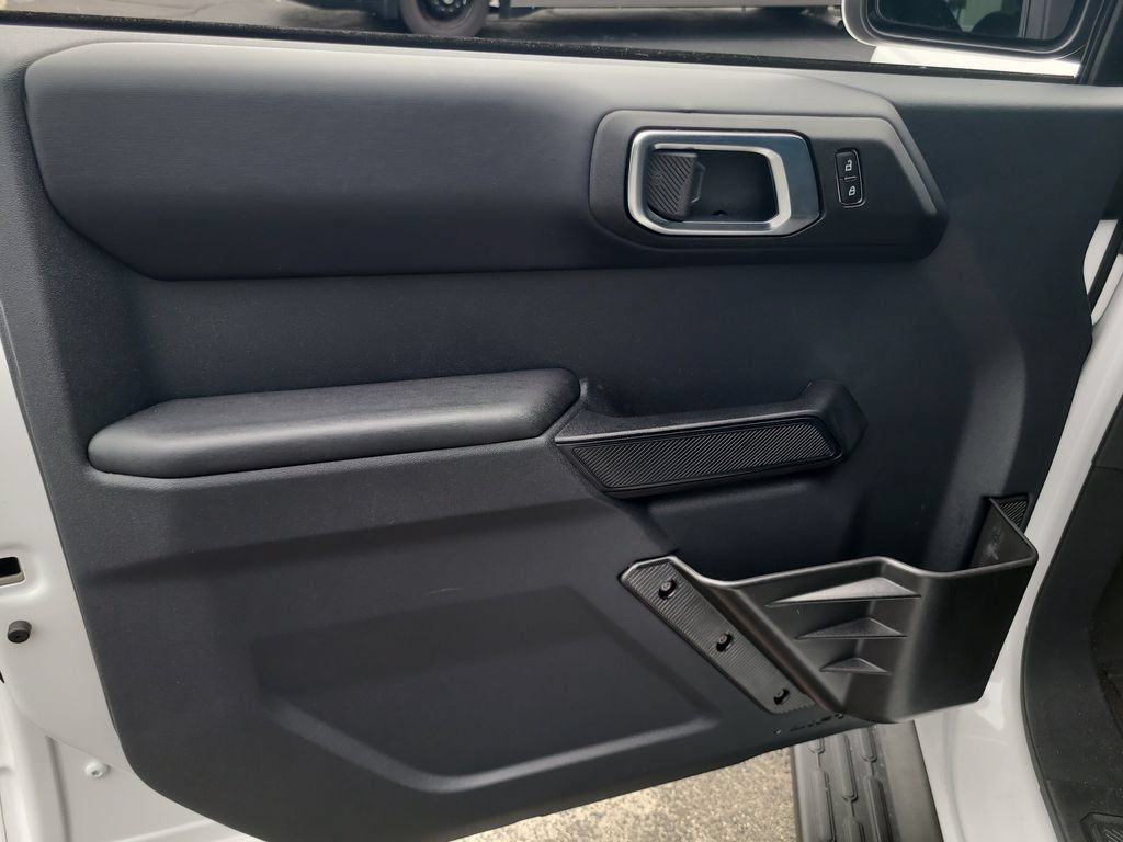 Used 2025 Ford Bronco Outer Banks AWD/4WD image 13