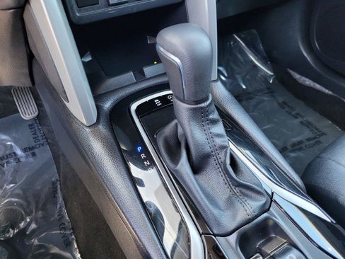 Used 2025 Toyota Corolla Cross XLE FWD image 25