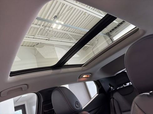 Used 2022 Chevrolet Bolt EUV Premier w/ Launch Edition image 28