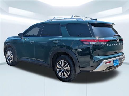 Used 2023 Nissan Pathfinder SL AWD/4WD image 3