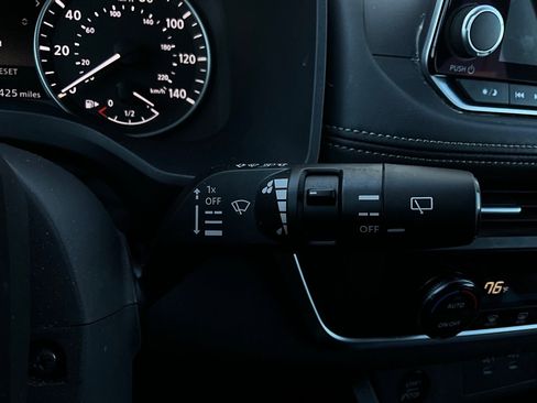 Used 2025 Nissan Rogue SV image 34