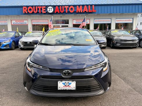 Used 2023 Toyota Corolla LE FWD image 3