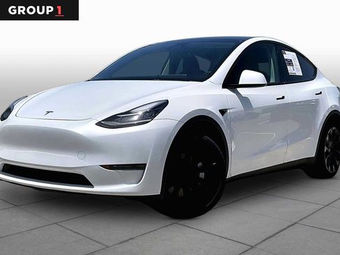 Used 2023 Tesla Model Y AWD image 1