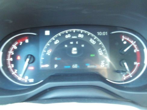 Used 2023 Toyota RAV4 LE AWD/4WD image 9