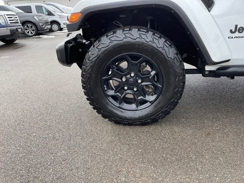 Used 2023 Jeep Gladiator Willys image 22