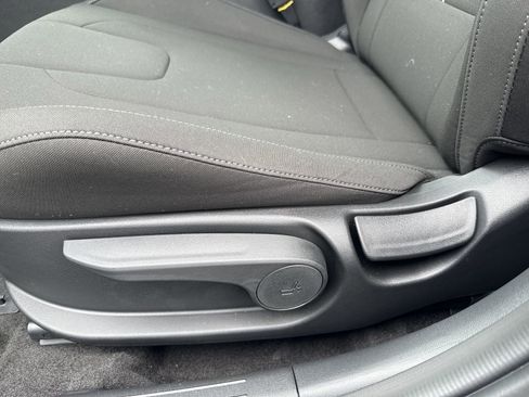 Certified 2025 Hyundai Elantra Sport image 14