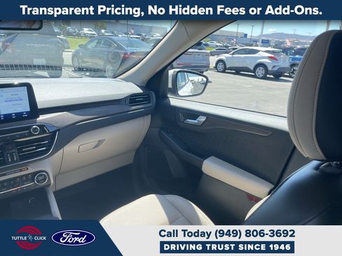 Used 2020 Ford Escape Titanium w/ Titanium Premium Package 2.0 AWD/4WD image 3