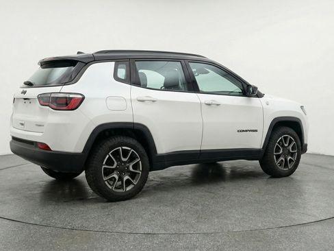 Used 2025 Jeep Compass Trailhawk AWD/4WD image 9