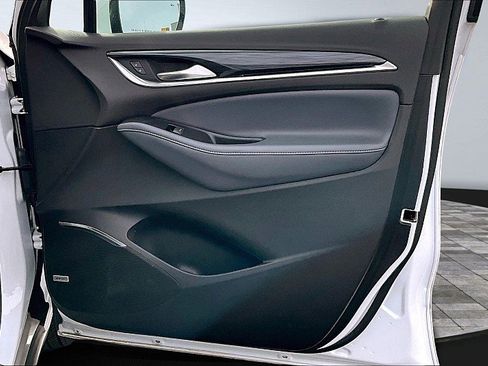 Used 2024 Buick Enclave Premium image 24