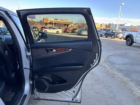 Used 2018 Lincoln MKX Reserve image 26