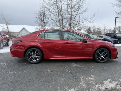 Used 2021 Toyota Camry SE image 10