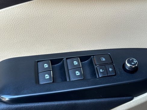 Used 2014 Toyota Highlander Limited Platinum image 12