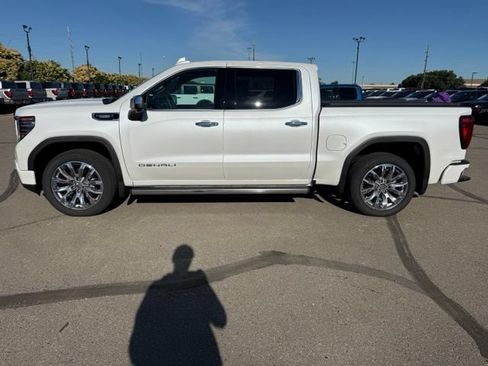 Used 2024 GMC Sierra 1500 Denali AWD/4WD image 7