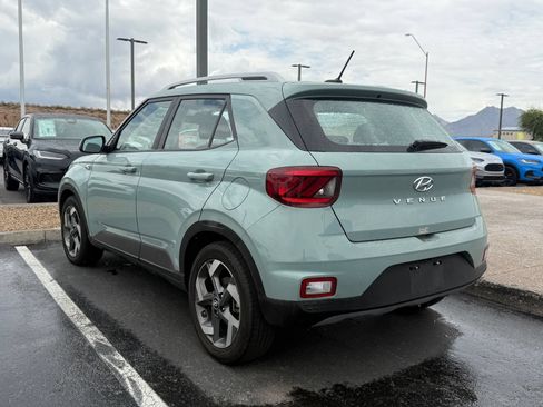 Used 2025 Hyundai Venue SEL FWD image 3