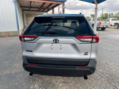 Used 2021 Toyota RAV4 LE AWD/4WD image 6