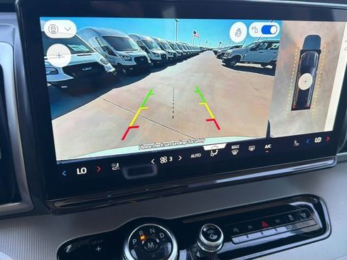 New 2025 Ford Expedition Active image 27