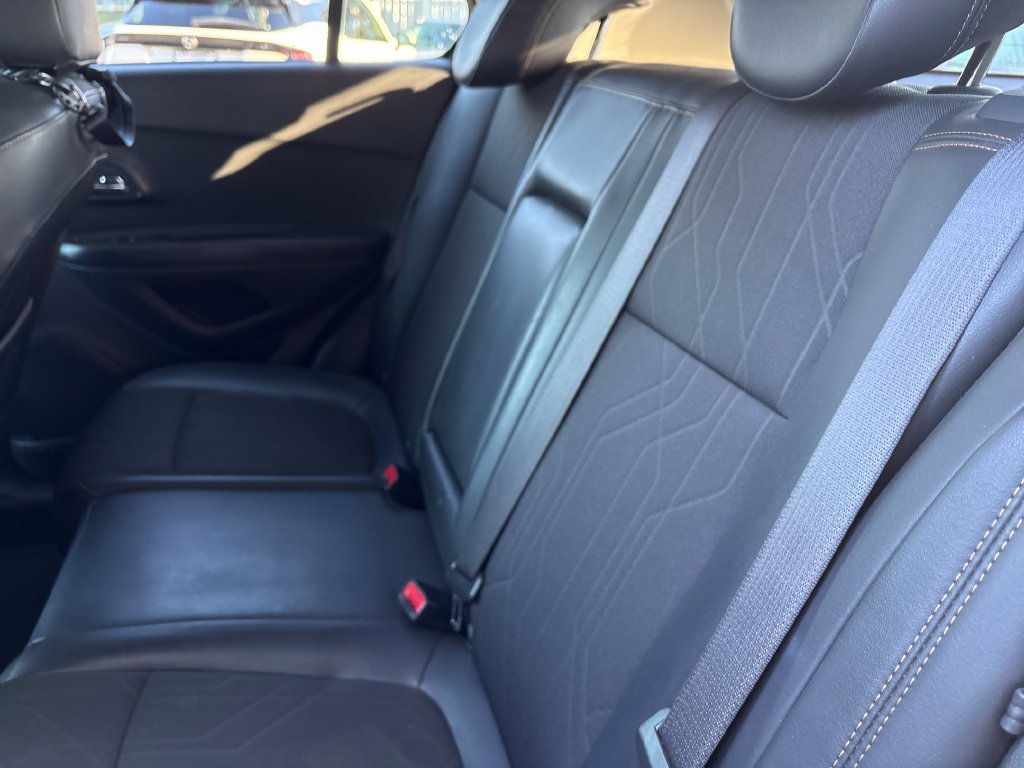 Used 2022 Chevrolet Trax LT w/ LT Convenience Package FWD image 22