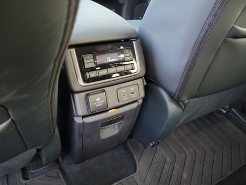 Used 2025 Subaru Ascent Bronze Edition AWD/4WD image 12