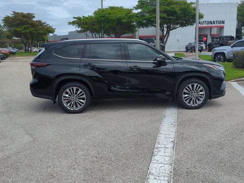 New 2026 Toyota Highlander Platinum image 4
