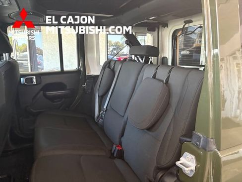 Used 2023 Jeep Wrangler Unlimited w/ Sun & Screen Package AWD/4WD image 12