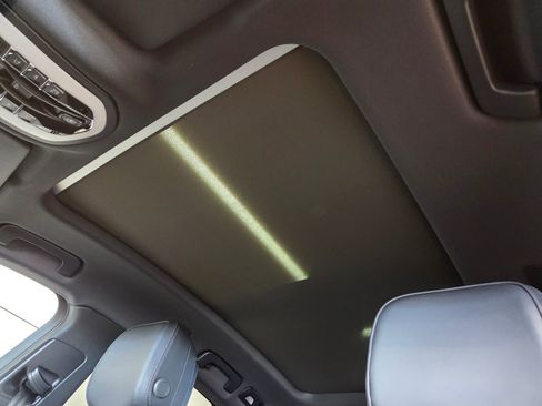 New 2026 Porsche Macan Base image 10