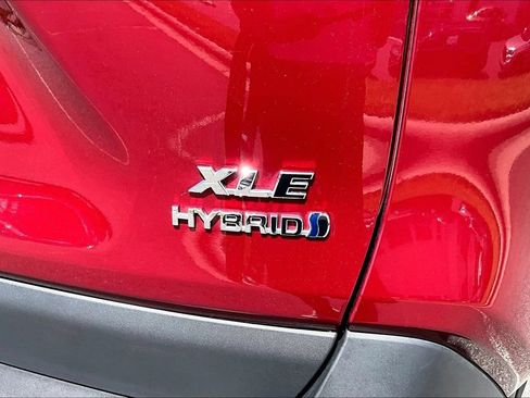 Used 2021 Toyota RAV4 XLE Premium AWD/4WD image 25