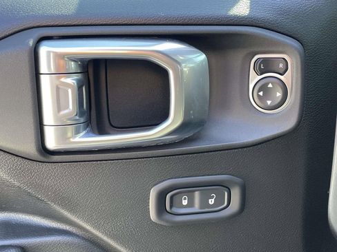 Used 2021 Jeep Wrangler Sport S AWD/4WD image 3