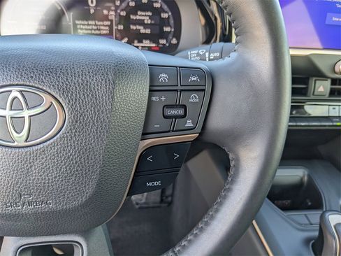 Used 2023 Toyota Crown Limited image 32