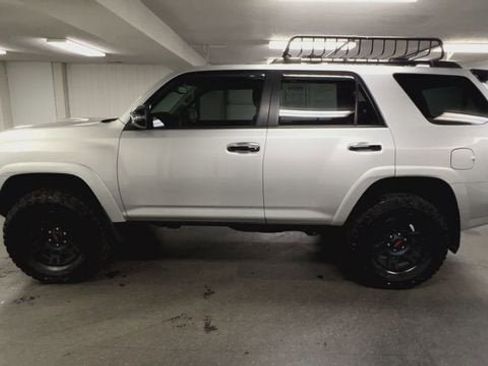 Used 2021 Toyota 4Runner Venture w/ Moonroof Package image 5