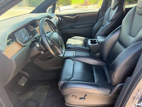 Used 2018 Tesla Model X 75D image 8