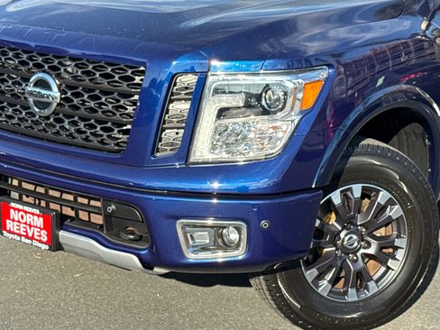 Used 2018 Nissan Titan PRO-4X w/ Pro-4x Convenience Package AWD/4WD image 3
